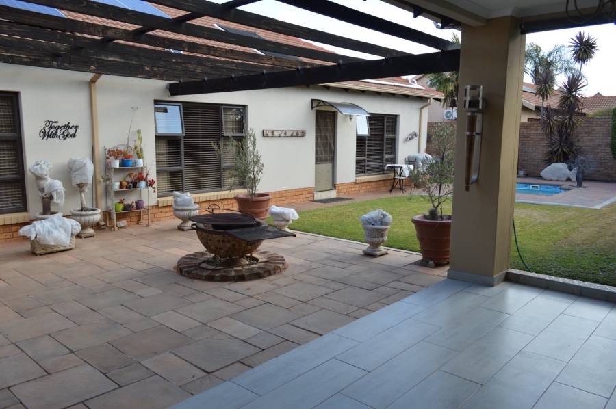 4 Bedroom Property for Sale in Wilkoppies North West